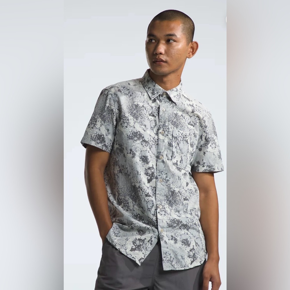 NWT The North Face men's short sleeve button up Baytrail pattern size Med